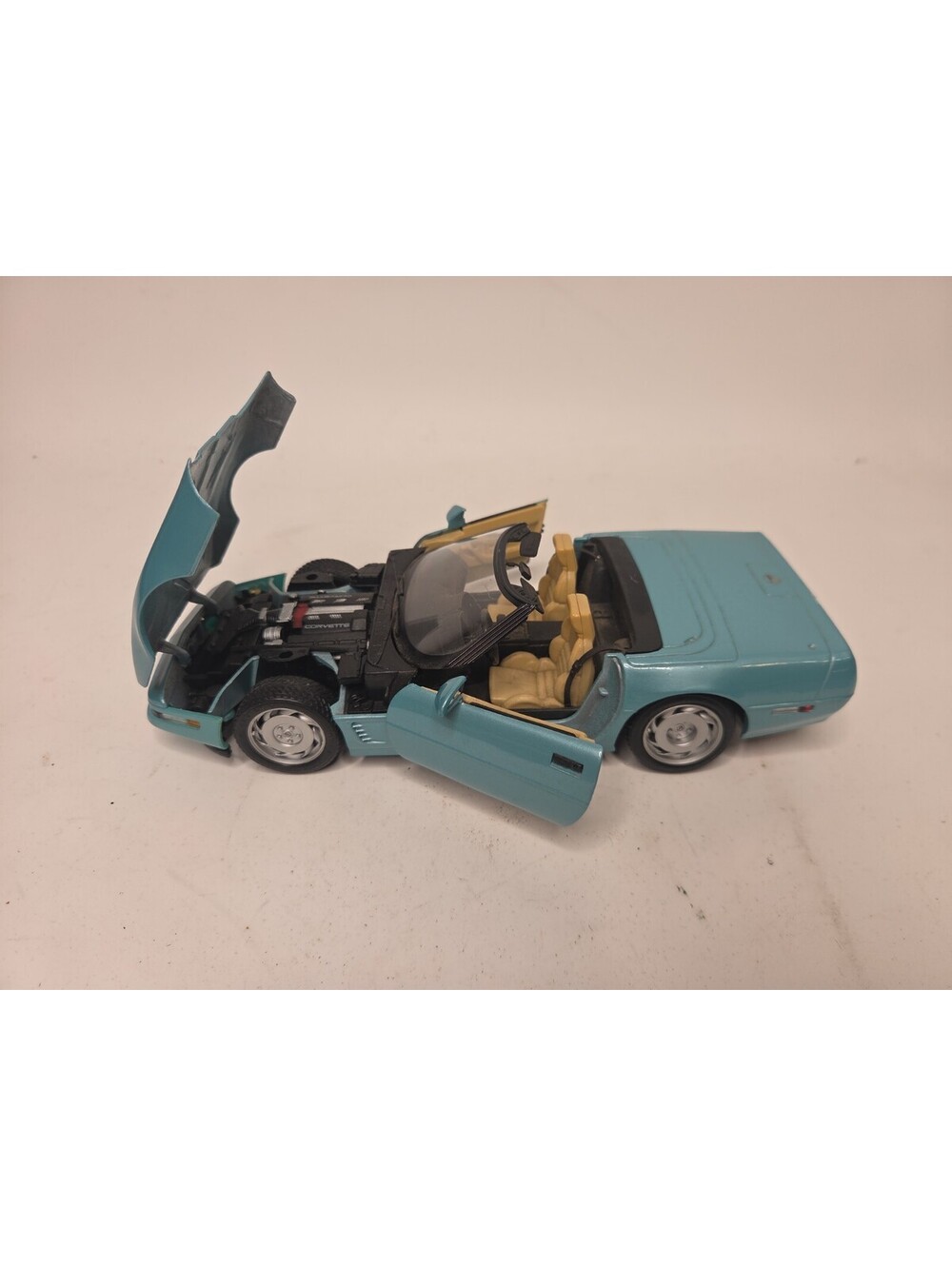 Maisto Special Edition 1:18 1996 Chevrolet Corvette Diecast Car